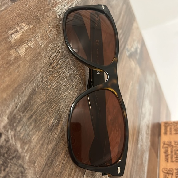 Rayban New Wayfarer Sunglasses - Picture 6 of 7
